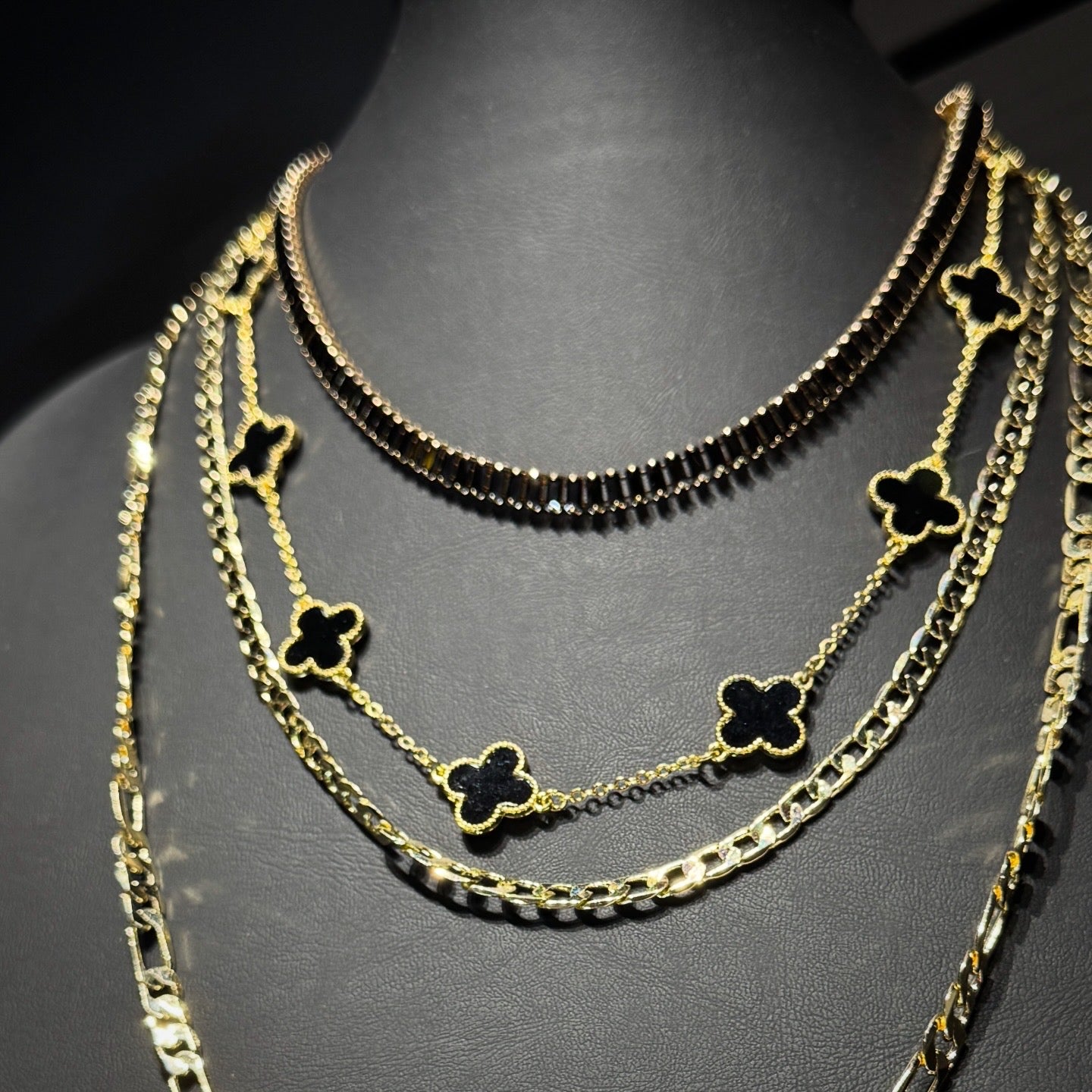 Gargantilla Trébol Negro