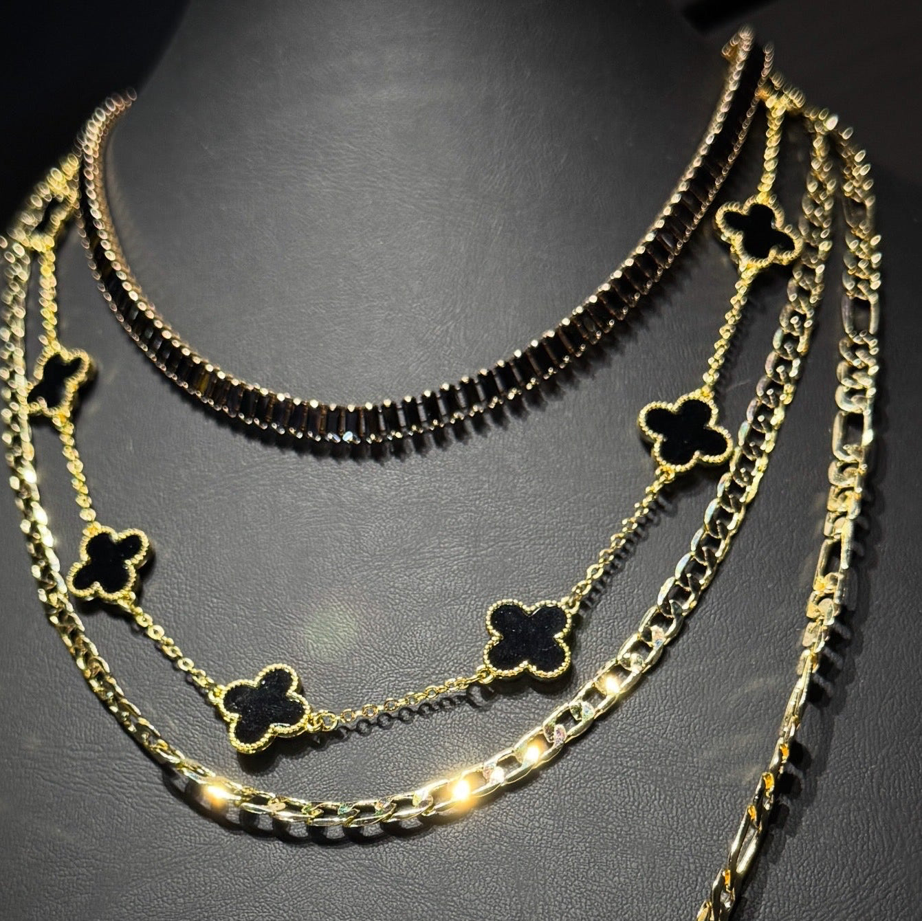 Gargantilla Trébol Negro